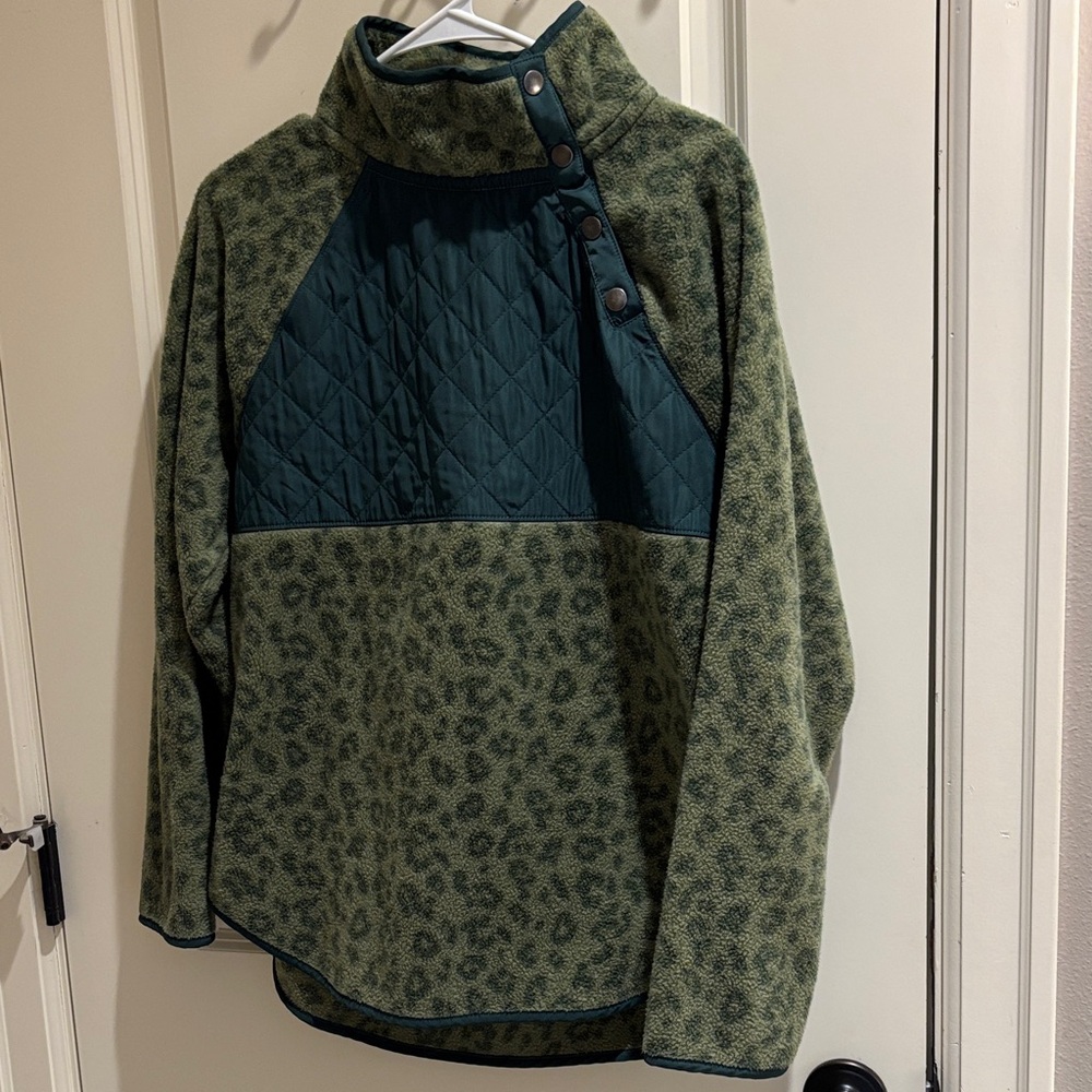 J. Crew (M) Green Leopard Textured Pullover